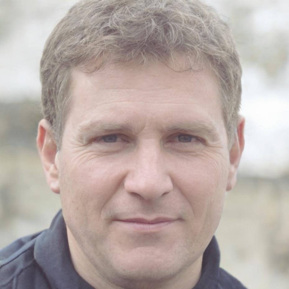 Portrait de Marc Dubois, expert en stratégies d'investissement